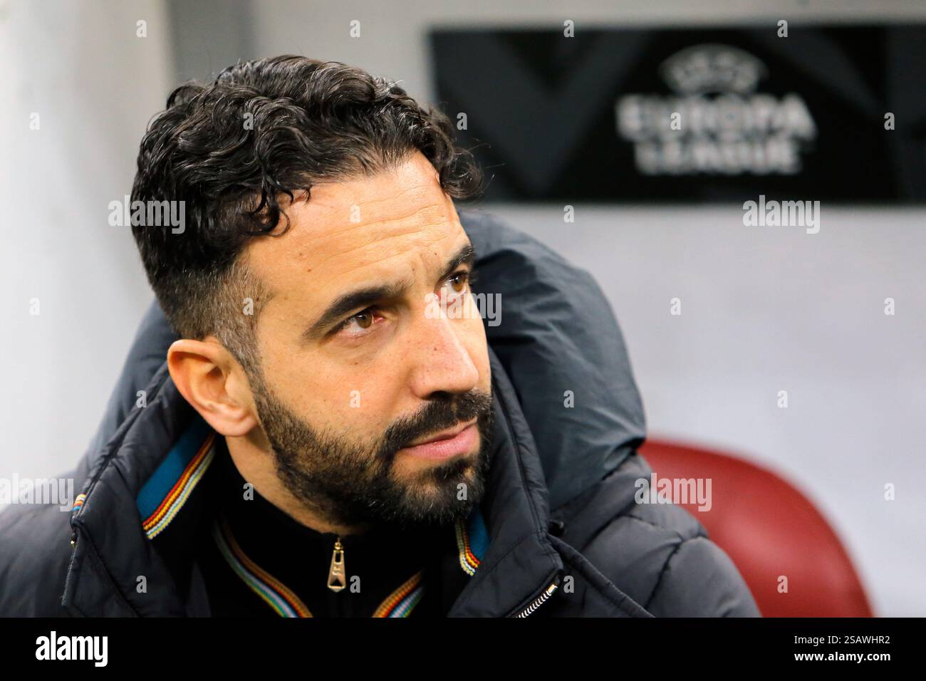 Bucarest, Romania. 30 gennaio 2025. L'allenatore del Manchester United Ruben Amorim guarda prima della partita di calcio UEFA Europa League tra il Manchester United e l'FCSB a Bucarest, Romania, 30 gennaio 2025. Crediti: Cristian Cristel/Xinhua/Alamy Live News Foto Stock