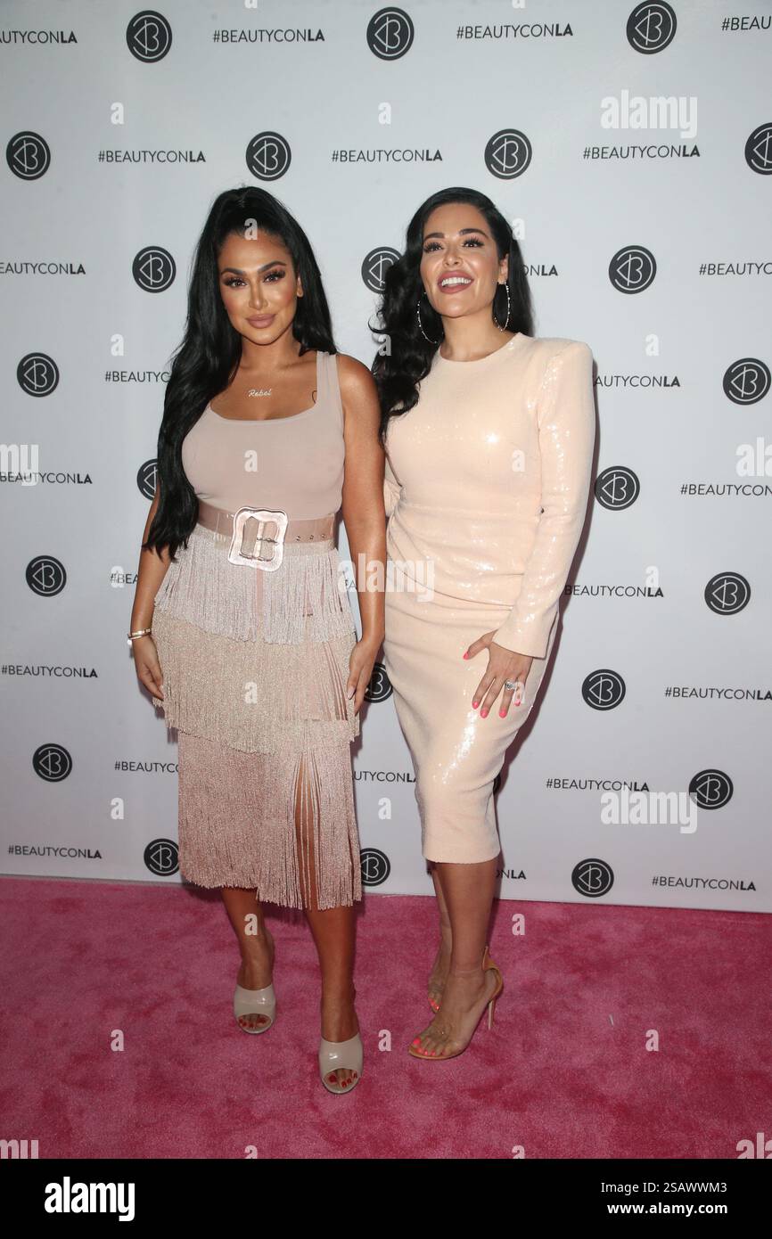 Huda Kattan e Mona Kattan al Beautycon Festival, Los Angeles Convention Center, USA - 11 agosto 2019 Foto Stock
