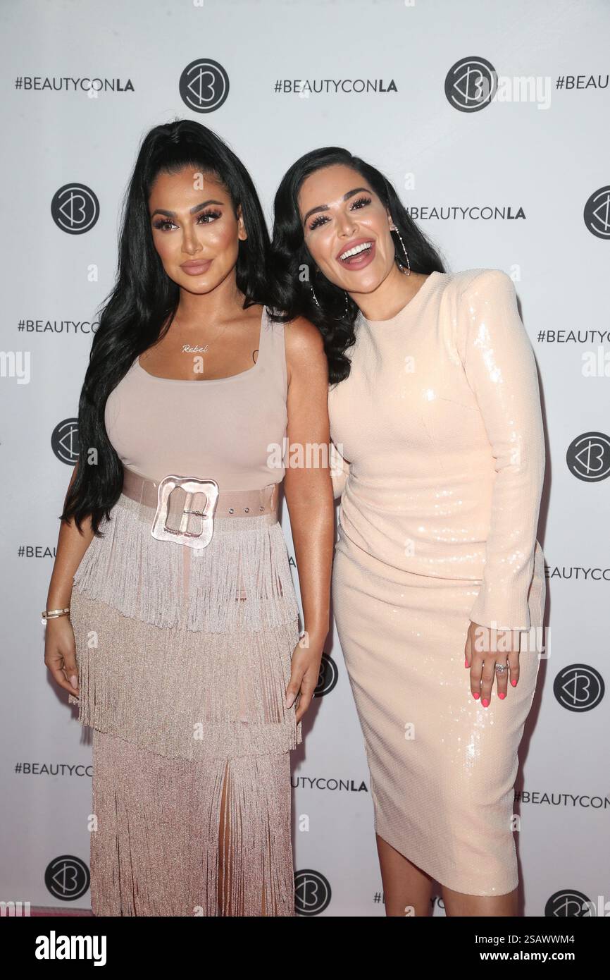 Huda Kattan e Mona Kattan al Beautycon Festival, Los Angeles Convention Center, USA - 11 agosto 2019 Foto Stock