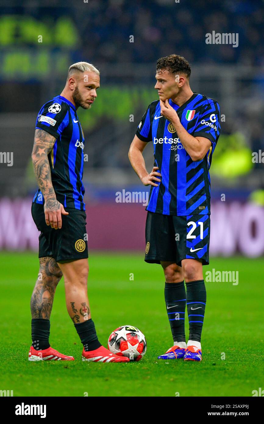 Milano, Italia. 29 gennaio 2025. Federico Dimarco (L) e Kristjan Asllani (21) dell'Inter visti durante la partita di UEFA Champions League tra Inter e Monaco al Giuseppe Meazza di Milano. Foto Stock Milano, Italia. 29 gennaio 2025. Federico Dimarco (L) e Kristjan Asllani (21) dell'Inter visti durante la partita di UEFA Champions League tra Inter e Monaco al Giuseppe Meazza di Milano. Foto Stock