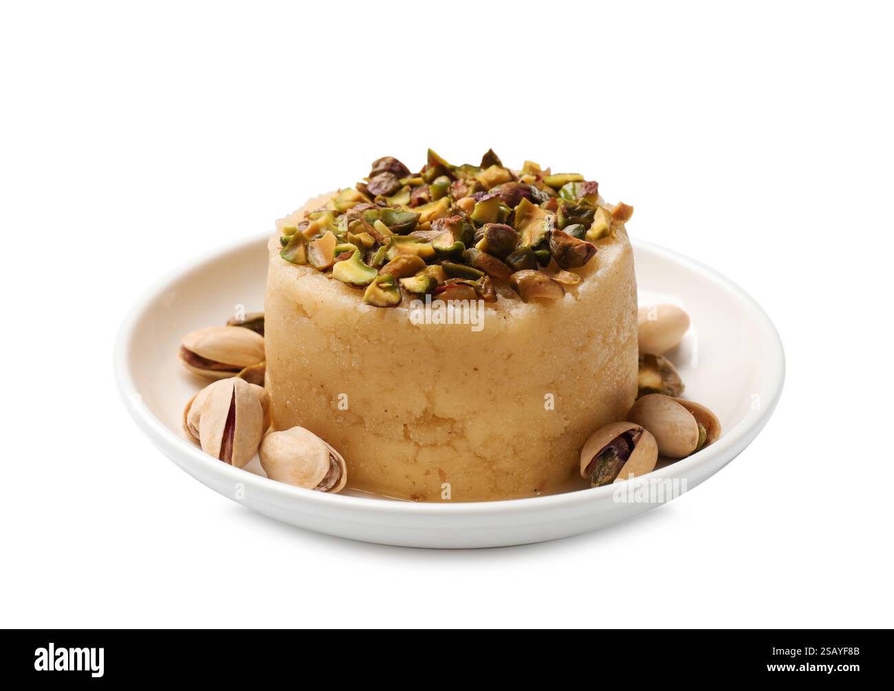 Deliziosa halva di semola dolce con pistacchi isolati su bianco Foto Stock