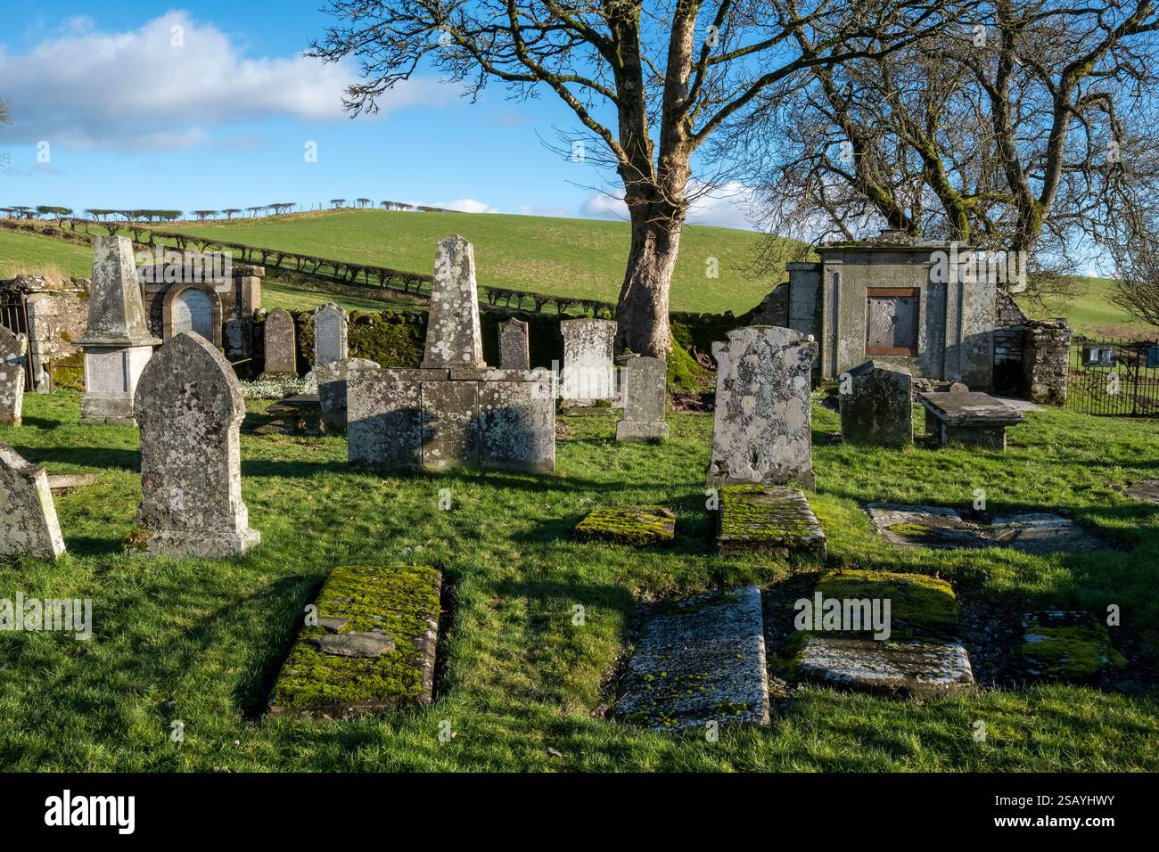 Lapidi a Old Kilmadock (St Aedh's) Church and Burial Ground, Buchany, Scozia. Foto Stock