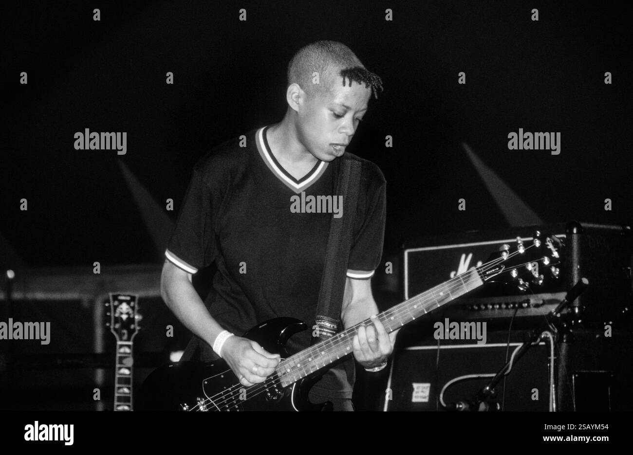 NIGHTNURSE, READING FESTIVAL, 1997: Debbie Smith della band Nightnurse suona al Reading Festival, Reading, Regno Unito, il 22 agosto 1997. Foto: Rob Watkins. INFO: I Nightnurse sono stati un gruppo musicale indie rock inglese originario di Londra, Inghilterra, che ha avuto un certo successo alla fine degli anni '1990 Furono la prima band a pubblicare un singolo MP3 "IDF/Big Sleep" e furono riconosciuti dal Guinness Book of Records per averlo fatto. Foto Stock