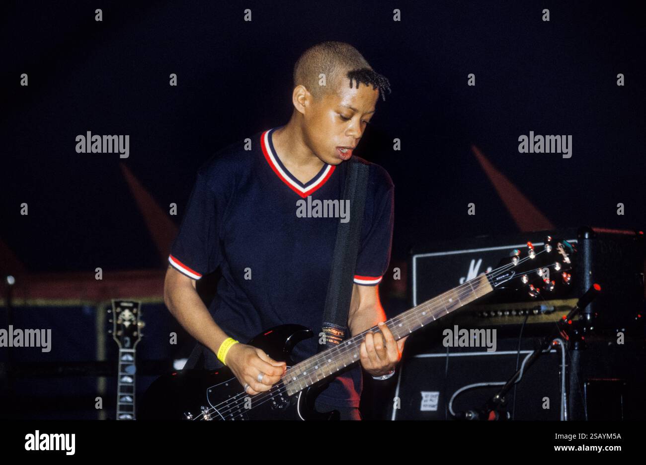 NIGHTNURSE, READING FESTIVAL, 1997: Debbie Smith della band Nightnurse suona al Reading Festival, Reading, Regno Unito, il 22 agosto 1997. Foto: Rob Watkins. INFO: I Nightnurse sono stati un gruppo musicale indie rock inglese originario di Londra, Inghilterra, che ha avuto un certo successo alla fine degli anni '1990 Furono la prima band a pubblicare un singolo MP3 "IDF/Big Sleep" e furono riconosciuti dal Guinness Book of Records per averlo fatto. Foto Stock