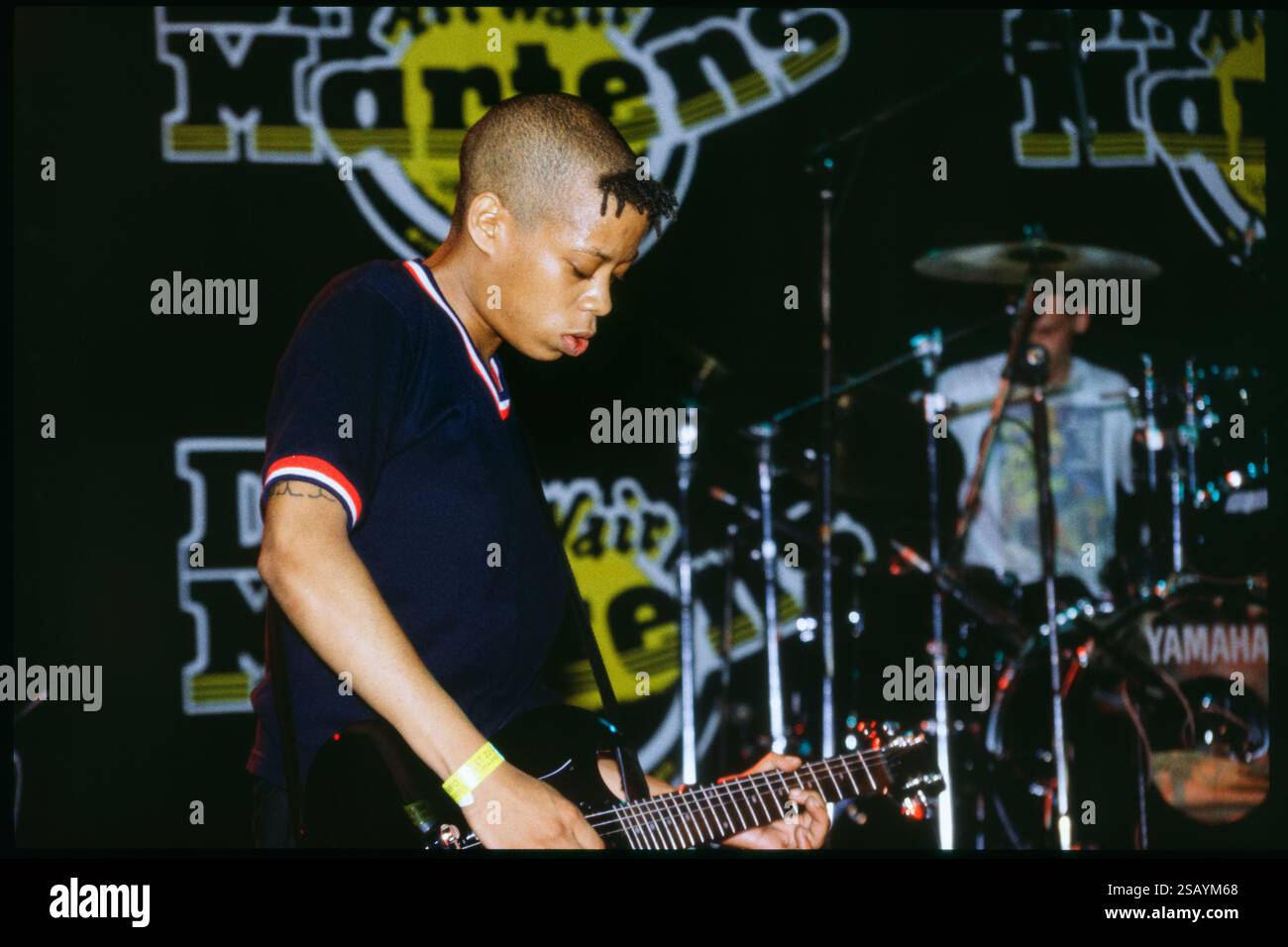 NIGHTNURSE, READING FESTIVAL, 1997: Debbie Smith della band Nightnurse suona al Reading Festival, Reading, Regno Unito, il 22 agosto 1997. Foto: Rob Watkins. INFO: I Nightnurse sono stati un gruppo musicale indie rock inglese originario di Londra, Inghilterra, che ha avuto un certo successo alla fine degli anni '1990 Furono la prima band a pubblicare un singolo MP3 "IDF/Big Sleep" e furono riconosciuti dal Guinness Book of Records per averlo fatto. Foto Stock