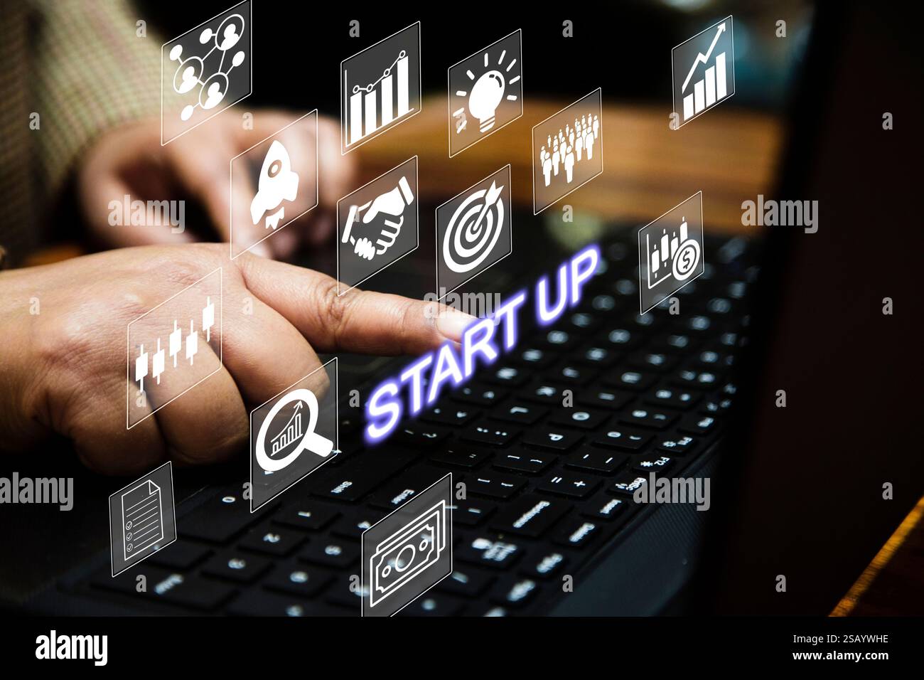 Crescita aziendale e concetto di startup. Leadership nell'aumento dei profitti. Navicella spaziale che si lancia verso il bersaglio. Avvio. Creatività. Grande idea. Obiettivi aziendali m Foto Stock