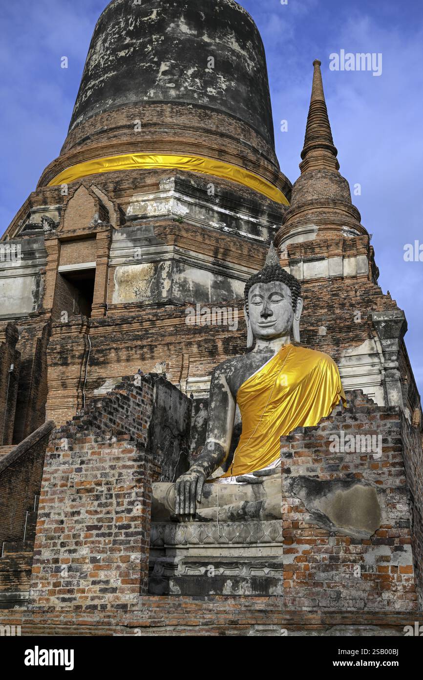Statua del Buddha a Wat Yai Chai Mongkhon, tempio buddista, Ayutthaya, provincia di Ayutthaya, Thailandia, Asia Foto Stock