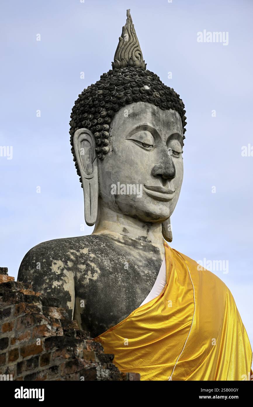 Statua del Buddha a Wat Yai Chai Mongkhon, tempio buddista, Ayutthaya, provincia di Ayutthaya, Thailandia, Asia Foto Stock