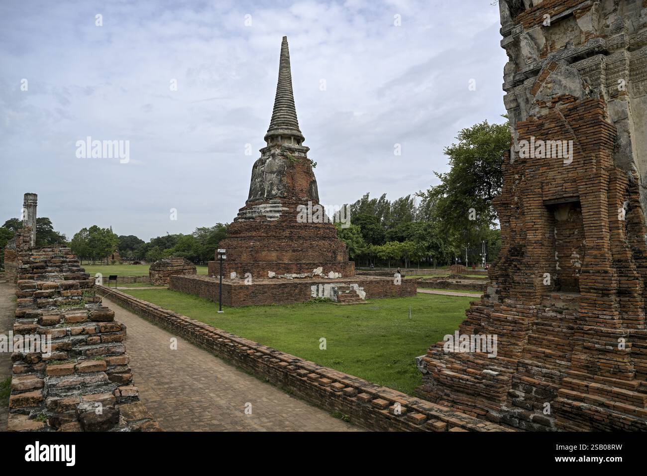 Le rovine del Tempio di Wat Mahathat, il Tempio della grande e Sacra Reliquia, Ayutthaya, la Provincia di Ayutthaya, Thailandia, Asia Foto Stock