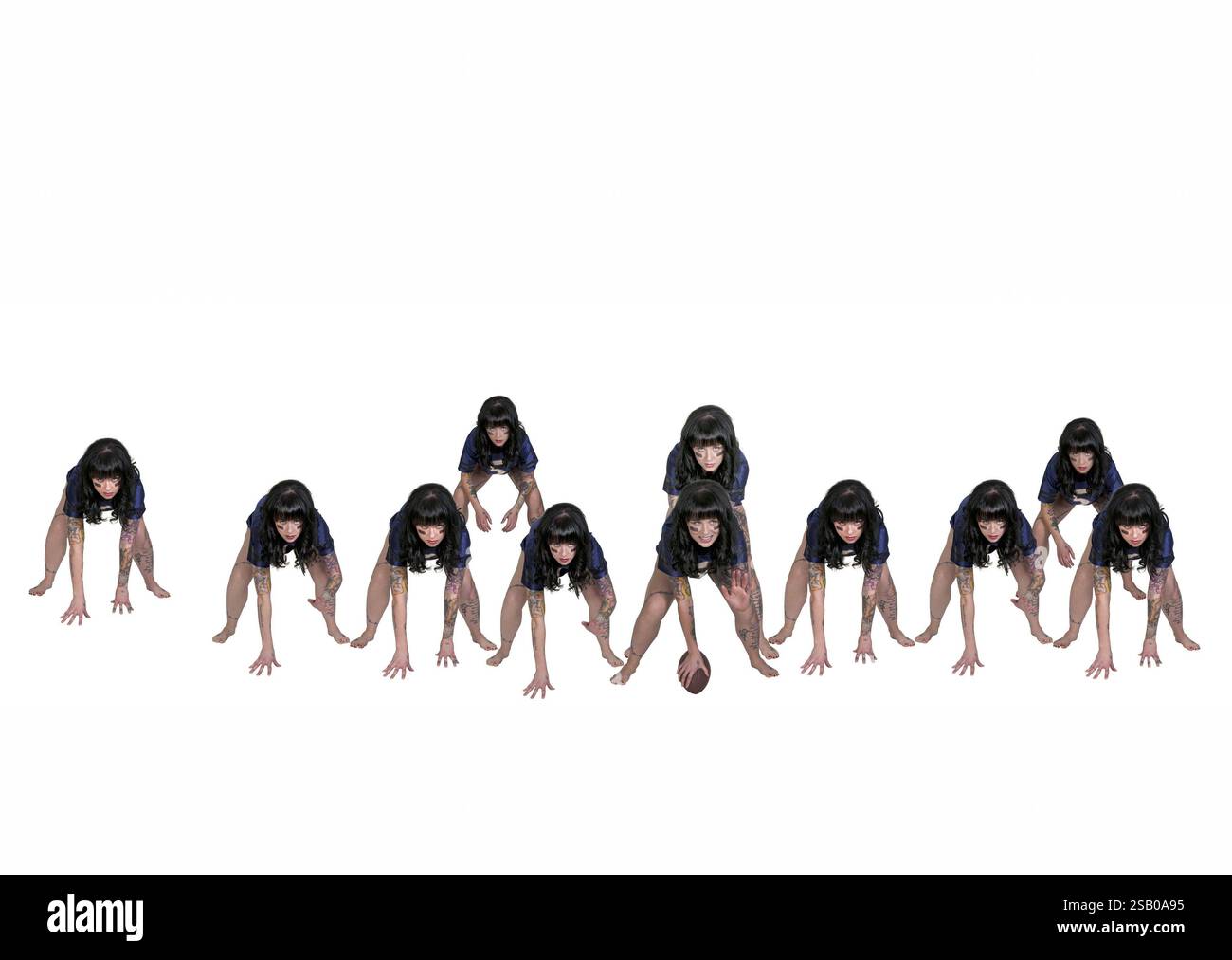 Bella giovani donne a giocare una partita di calcio Foto Stock