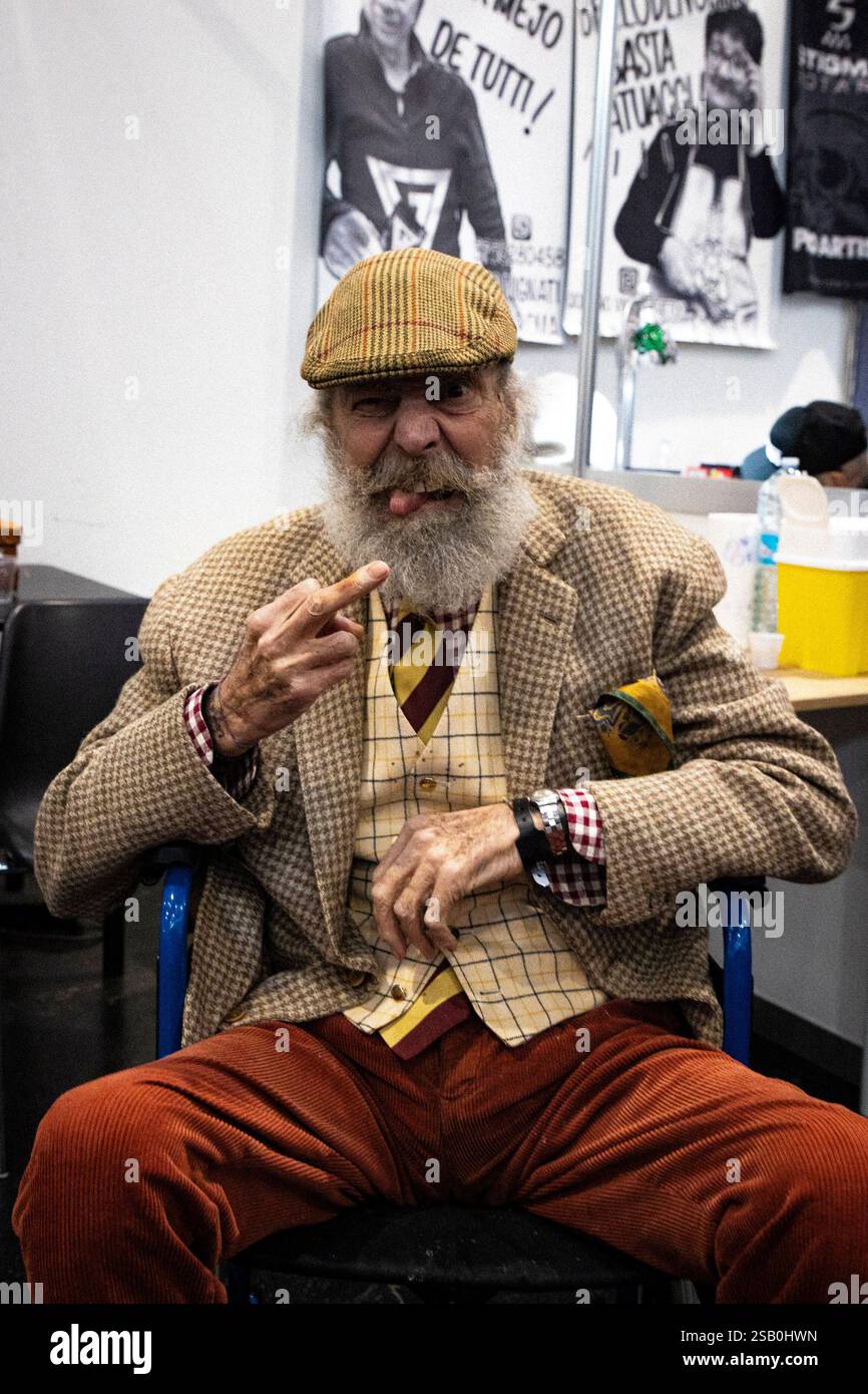 Milano, Italia. 31 gennaio 2025. Nella foto Gianmaurizio Fercioni uno dei primi tatuatori che apr&#xec; il proprio egozio in Brera negli anni 70 Milano - Italia - Cronaca Venerd&#xec;, 31 gennaio, 2025 (foto di Marco Ottico/Lapresse) inaugurazione della Milano Tattoo Convention Milano, Italia - News venerdì, 30 gennaio, 2025 (foto di Marco otto/Lapresse) credito: LaPresse/Alamy Live News Foto Stock