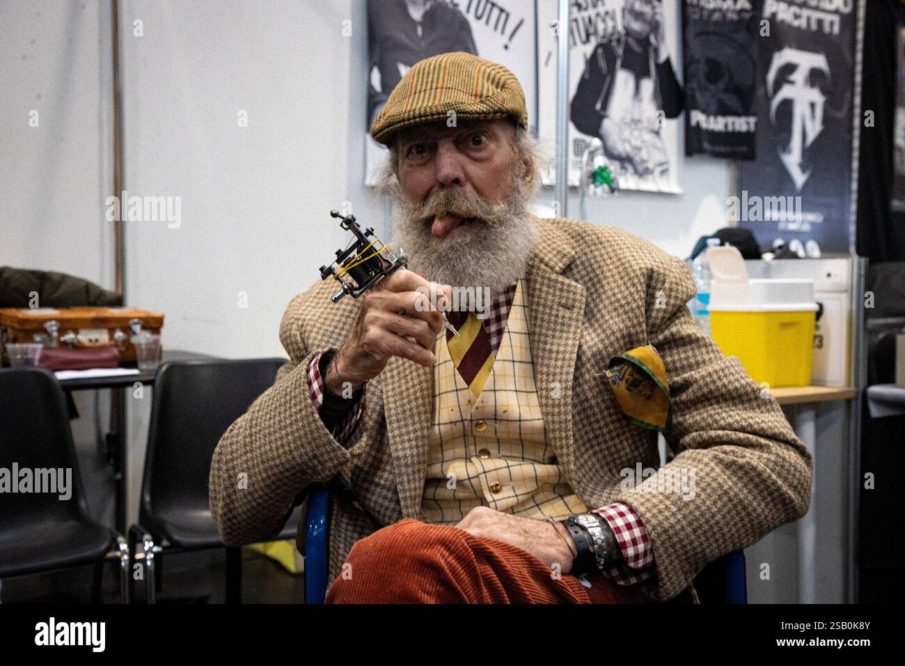 Milano, Italia. 31 gennaio 2025. Nella foto Gianmaurizio Fercioni uno dei primi tatuatori che apr&#xec; il proprio egozio in Brera negli anni 70 Milano - Italia - Cronaca Venerd&#xec;, 31 gennaio, 2025 (foto di Marco Ottico/Lapresse) inaugurazione della Milano Tattoo Convention Milano, Italia - News venerdì, 30 gennaio, 2025 (foto di Marco otto/Lapresse) credito: LaPresse/Alamy Live News Foto Stock