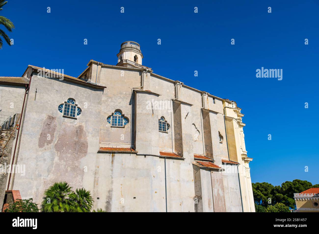 La chiesa di San Nicola di Bari, edificio barocco nel centro storico del comune di Diano Castello, provincia di Imperia, Italia. Foto Stock