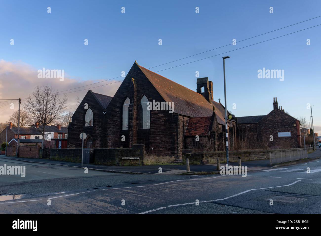 L'ex St Luke Church of England a Warrington, Cheshire, Regno Unito Foto Stock