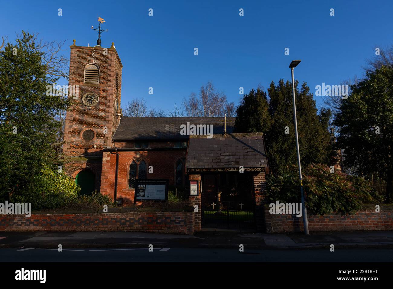 St Michael and All Angels Church a Burtonwood, Cheshire, Regno Unito Foto Stock