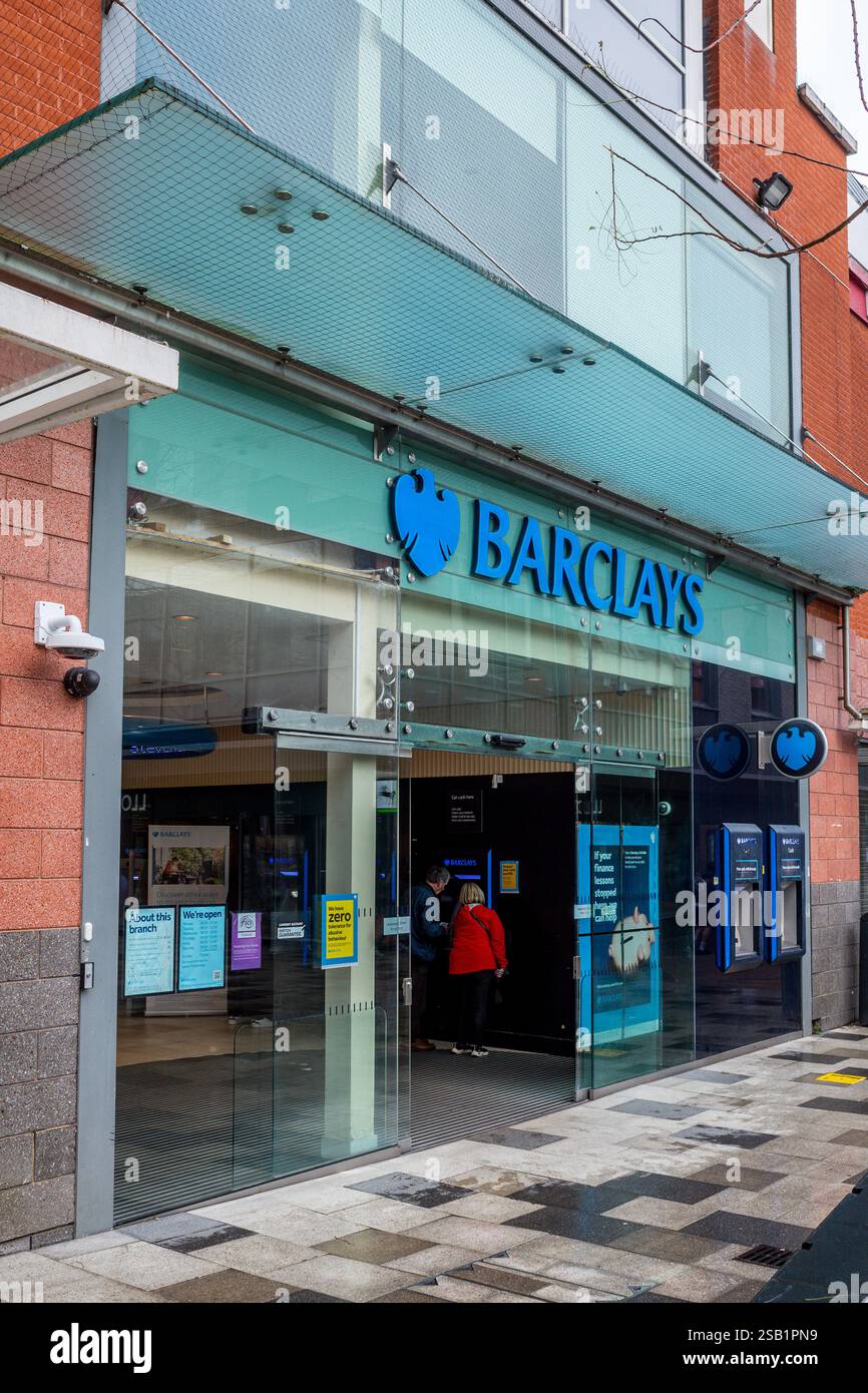 Barclays Bank Branch - moderna filiale della Barclays Bank a Stevenage. Foto Stock
