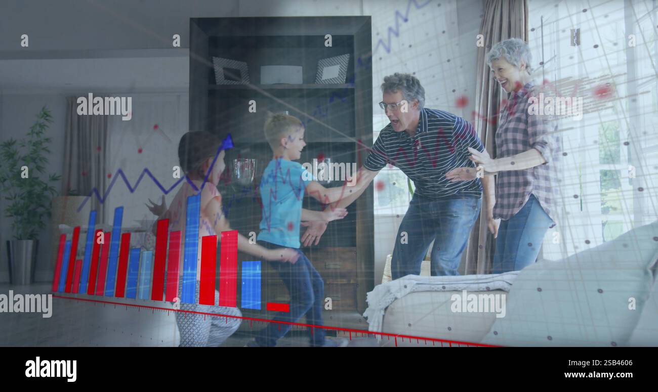 Immagine dell'elaborazione dei dati finanziari su nonni con nipoti in casa Foto Stock