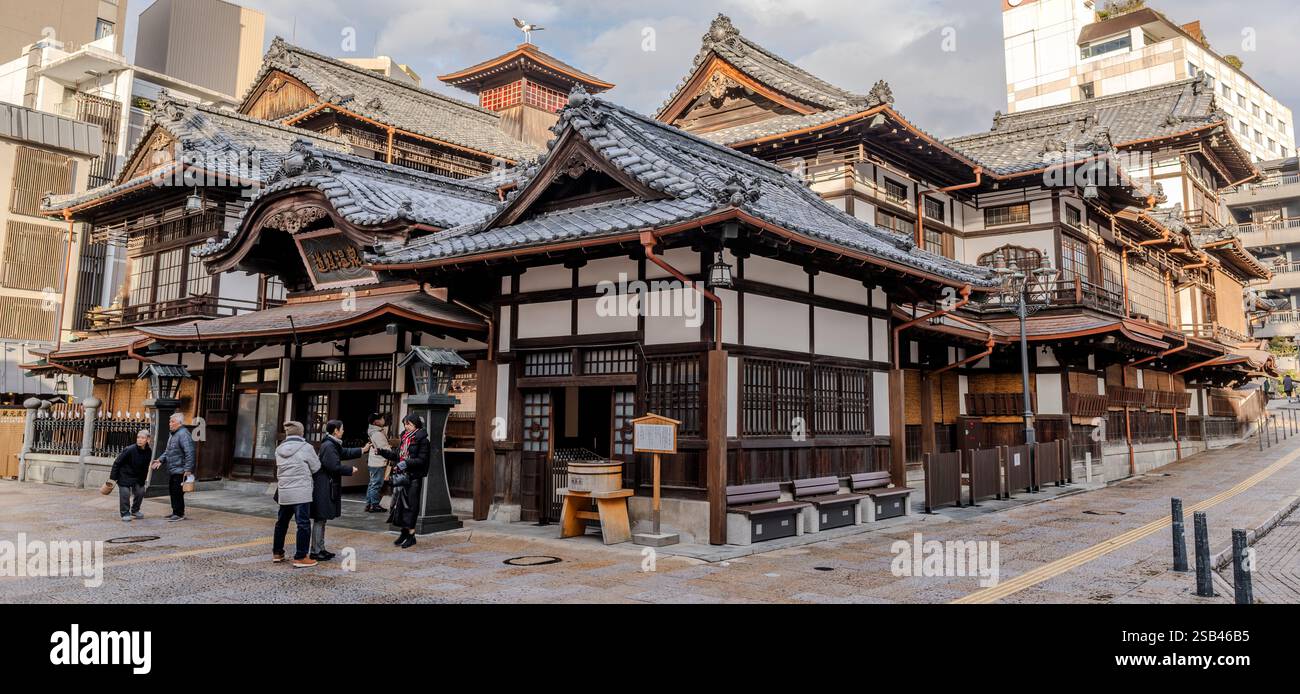 Dogo Onsen Honkan, un bagno pubblico a Matsuyama, prefettura di Ehime, Giappone. Foto Stock