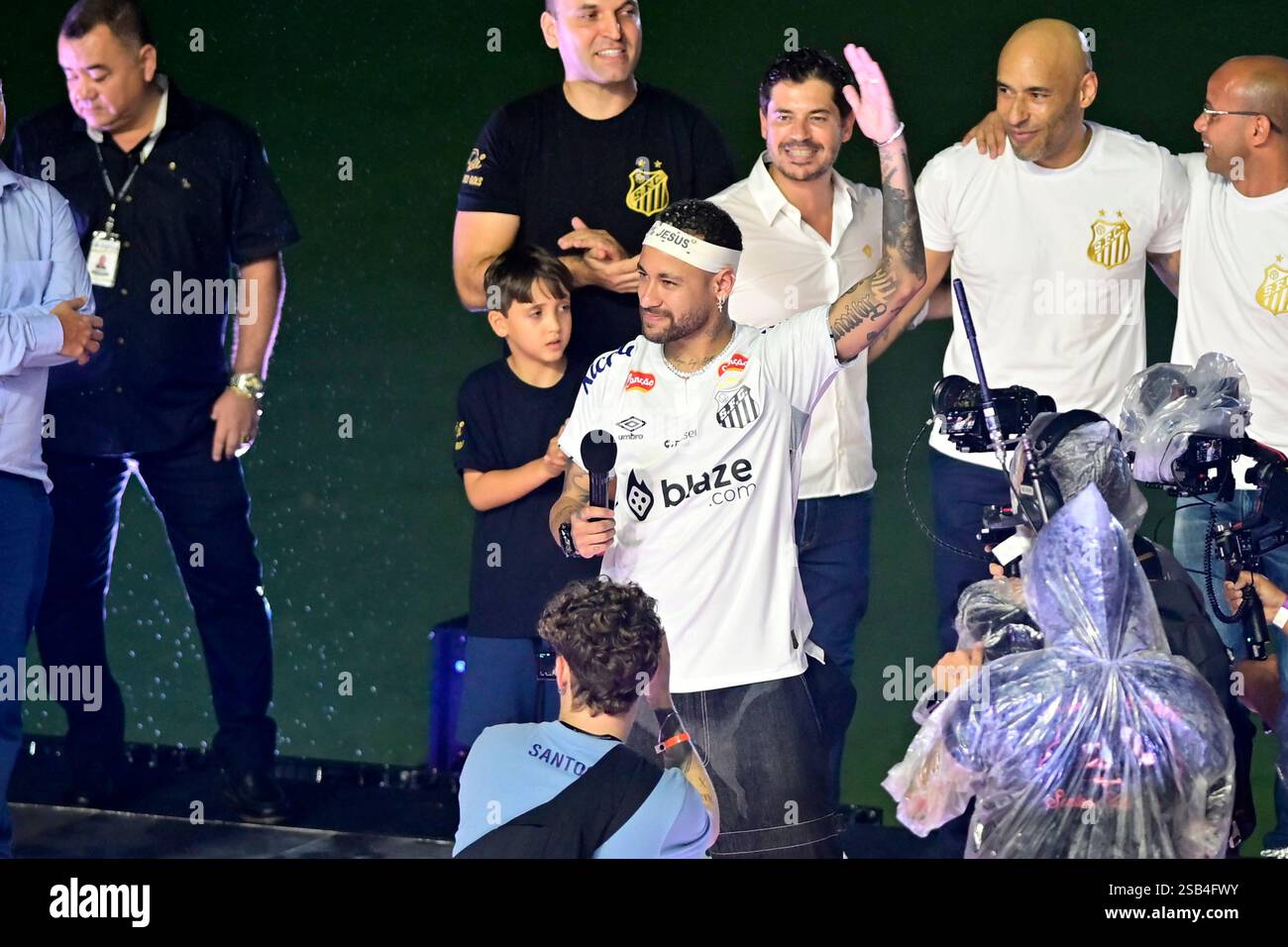 São Paulo (SP), 31/01/2025 - calcio/NEYMAR-JR - presentazione Neymar Jr - il giocatore Neymar Jr, viene presentato come giocatore Santos, in un evento tenutosi allo stadio Vila Belmiro, a Santos, nel pomeriggio di questo venerdì 31. Il giocatore era con AL-Hilal in Arabia Saudita. (Foto: Eduardo Carmim/Alamy Live News) Foto Stock