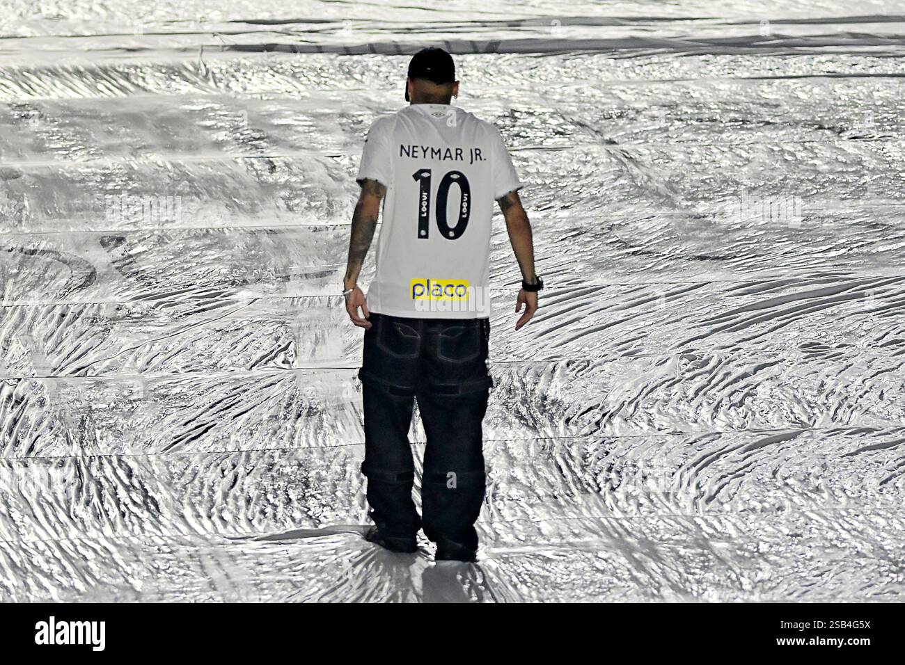 São Paulo (SP), 31/01/2025 - calcio/NEYMAR-JR - presentazione Neymar Jr - il giocatore Neymar Jr, viene presentato come giocatore Santos, in un evento tenutosi allo stadio Vila Belmiro, a Santos, nel pomeriggio di questo venerdì 31. Il giocatore era con AL-Hilal in Arabia Saudita. (Foto: Eduardo Carmim/Alamy Live News) Foto Stock