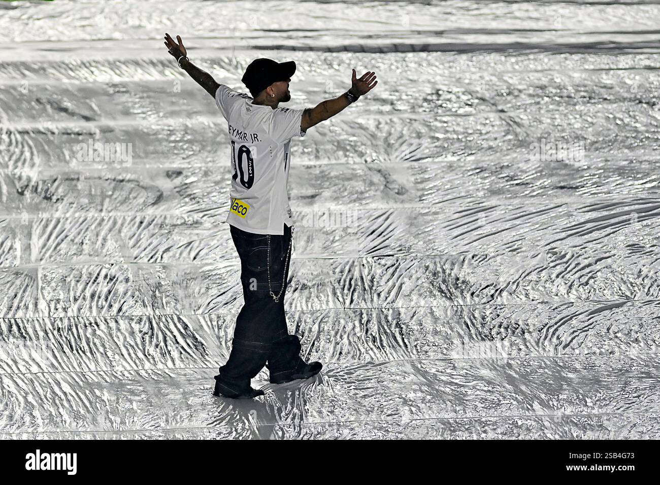 São Paulo (SP), 31/01/2025 - calcio/NEYMAR-JR - presentazione Neymar Jr - il giocatore Neymar Jr, viene presentato come giocatore Santos, in un evento tenutosi allo stadio Vila Belmiro, a Santos, nel pomeriggio di questo venerdì 31. Il giocatore era con AL-Hilal in Arabia Saudita. (Foto: Eduardo Carmim/Alamy Live News) Foto Stock