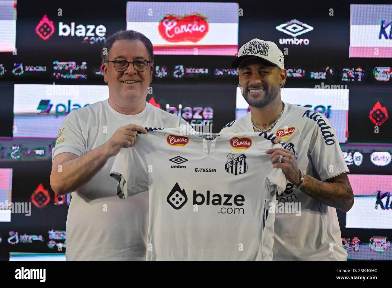 São Paulo (SP), 31/01/2025 - calcio/NEYMAR-JR - presentazione Neymar Jr - il giocatore Neymar Jr, viene presentato come giocatore Santos, in un evento tenutosi allo stadio Vila Belmiro, a Santos, nel pomeriggio di questo venerdì 31. Il giocatore era con AL-Hilal in Arabia Saudita. (Foto: Eduardo Carmim/Alamy Live News) Foto Stock