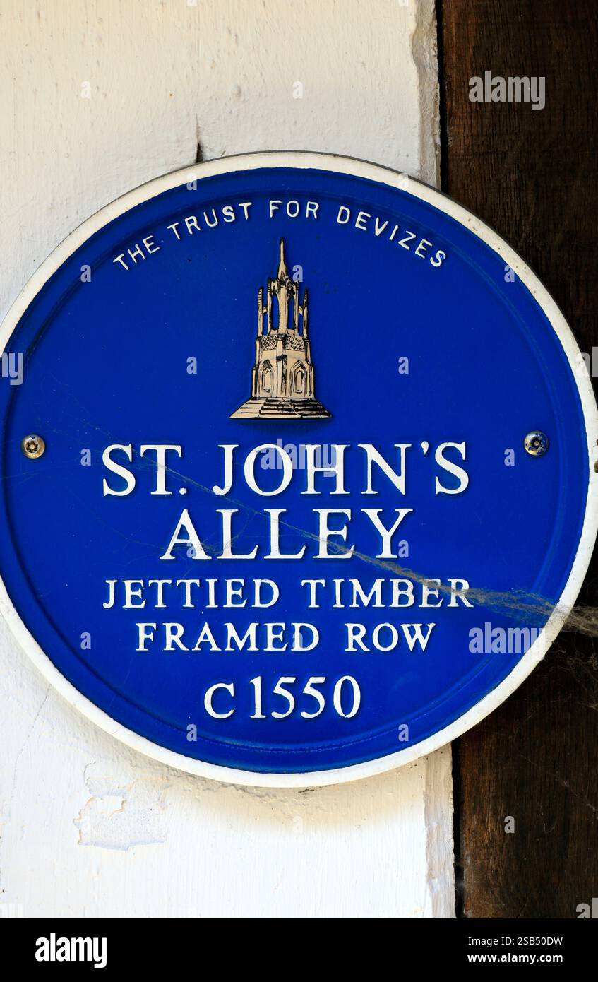 St John's Alley, edifici in legno del XVI secolo con mattoni e intonaco in ripieno, Devizes, Wiltshire. Foto Stock