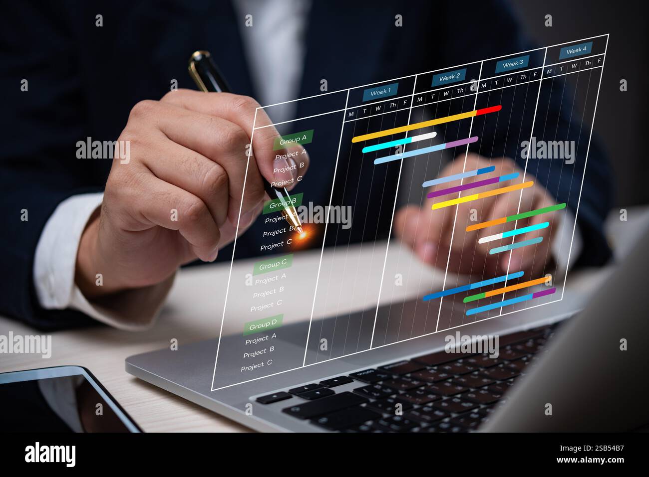 Tempistica di gestione dei progetti diagramma di Gantt nella tecnologia online. Pianificatore aziendale nella gestione della pianificazione aggiornamento del lavoro del sistema e flusso di lavoro. Foto Stock