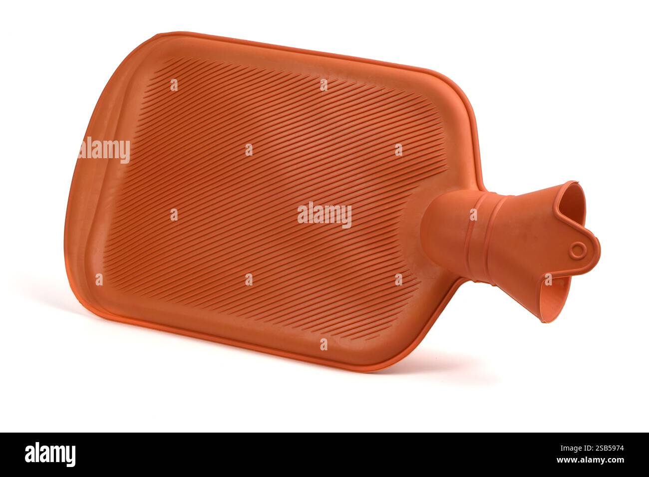 Cuscinetto riscaldante in gomma arancione. Cuscinetto riscaldante in gomma arancione isolato su sfondo bianco. Primo piano estremo. Foto ad alta risoluzione. Profondità di campo completa. Foto Stock