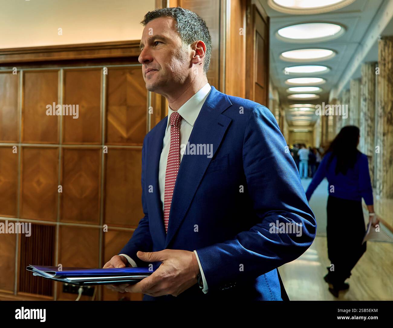Bucarest, Romania. 1 febbraio 2025: Tanczos Barna, Vice primo Ministro, Ministro delle Finanze, partecipa alla riunione del governo al Palazzo Vittoria, la sede del governo rumeno. Crediti: Lucian Alecu/Alamy Live News Foto Stock