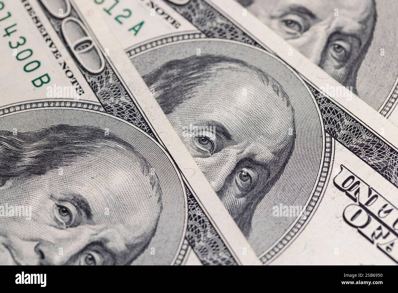 Banconote americane in contanti da 100 dollari, autentica moneta americana da vicino con i dettagli del conto Foto Stock
