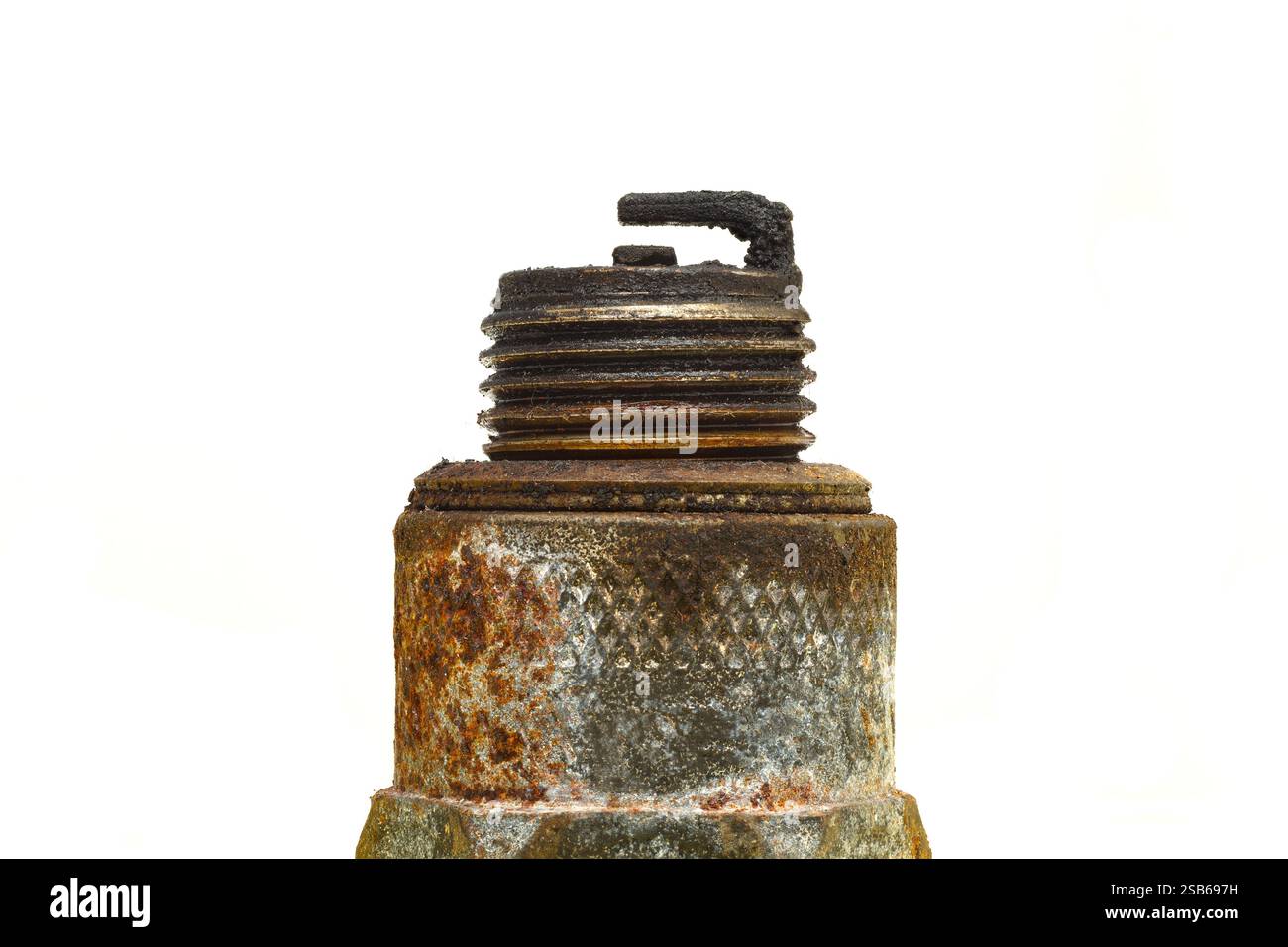Immagine ravvicinata di una candela vecchia e sporca con incrostazioni di carbonio Foto Stock