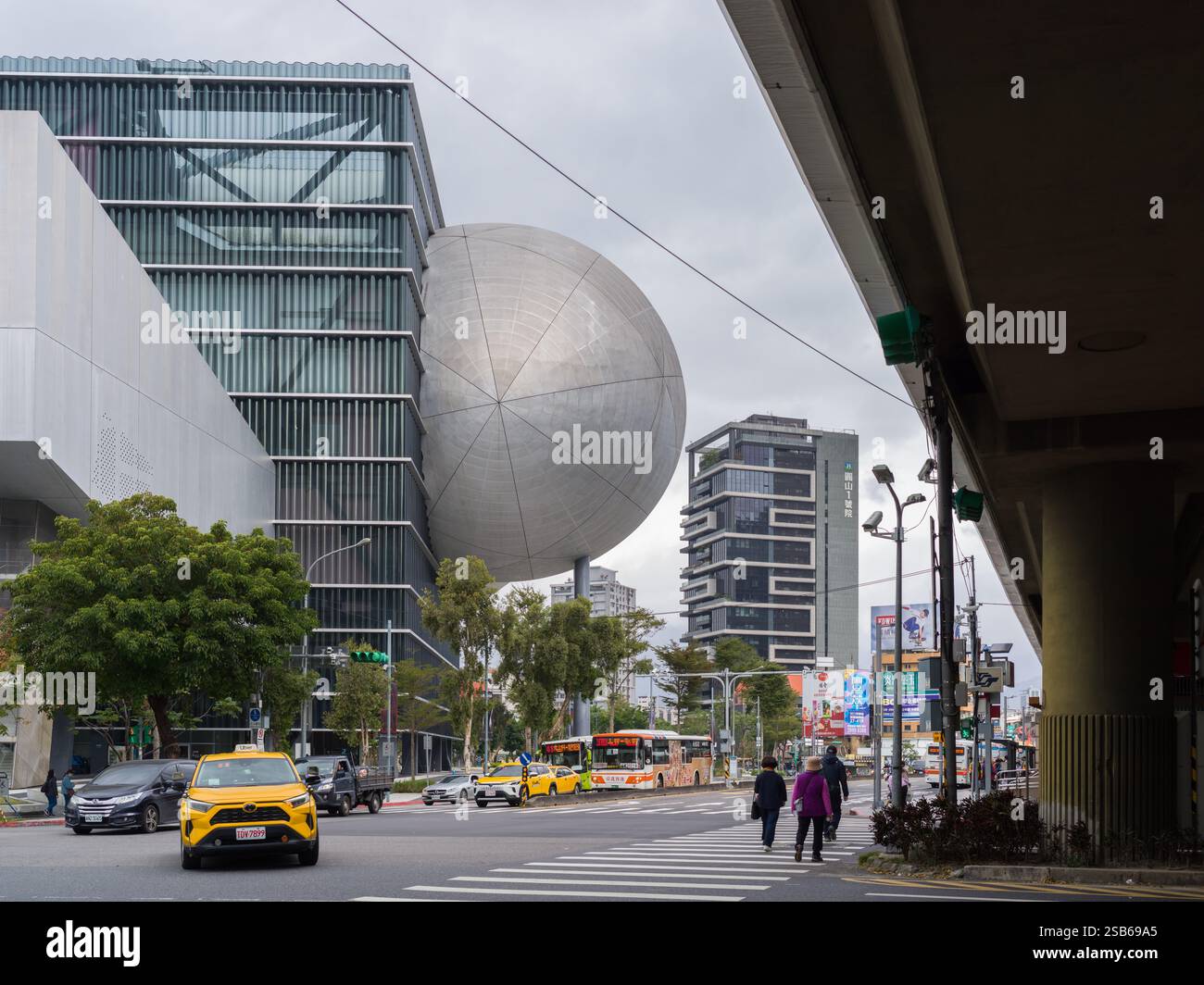 Taipei Performing Arts Center, progettato dagli architetti OMA a Taipei, vista esterna Taiwan Foto Stock