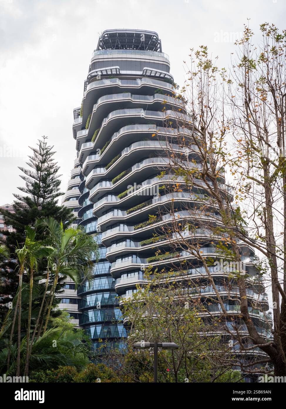 Il Tao Zhu Yin Yuan, Agora Garden 陶朱隱園 è un alto edificio residenziale situato a Taipei, Taiwan, progettato dall'architetto Beligiano Vincent Callebaut Foto Stock