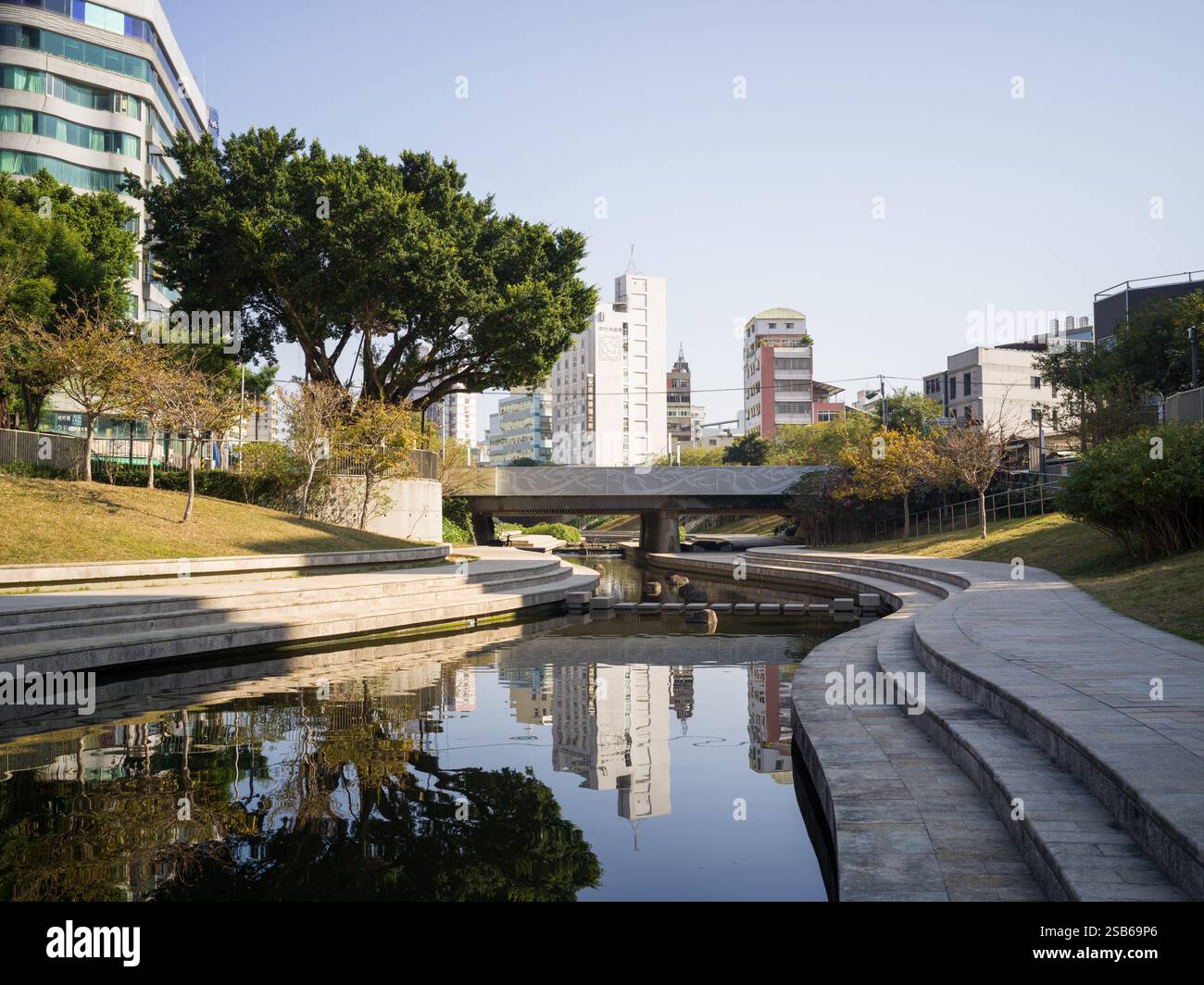 Il lungomare del canale di Taichung Liuchuan (Canale Verde) era precedentemente noto come fiume Xinsheng. A River Restoration, Landscape Planning and Design by AECOM Foto Stock