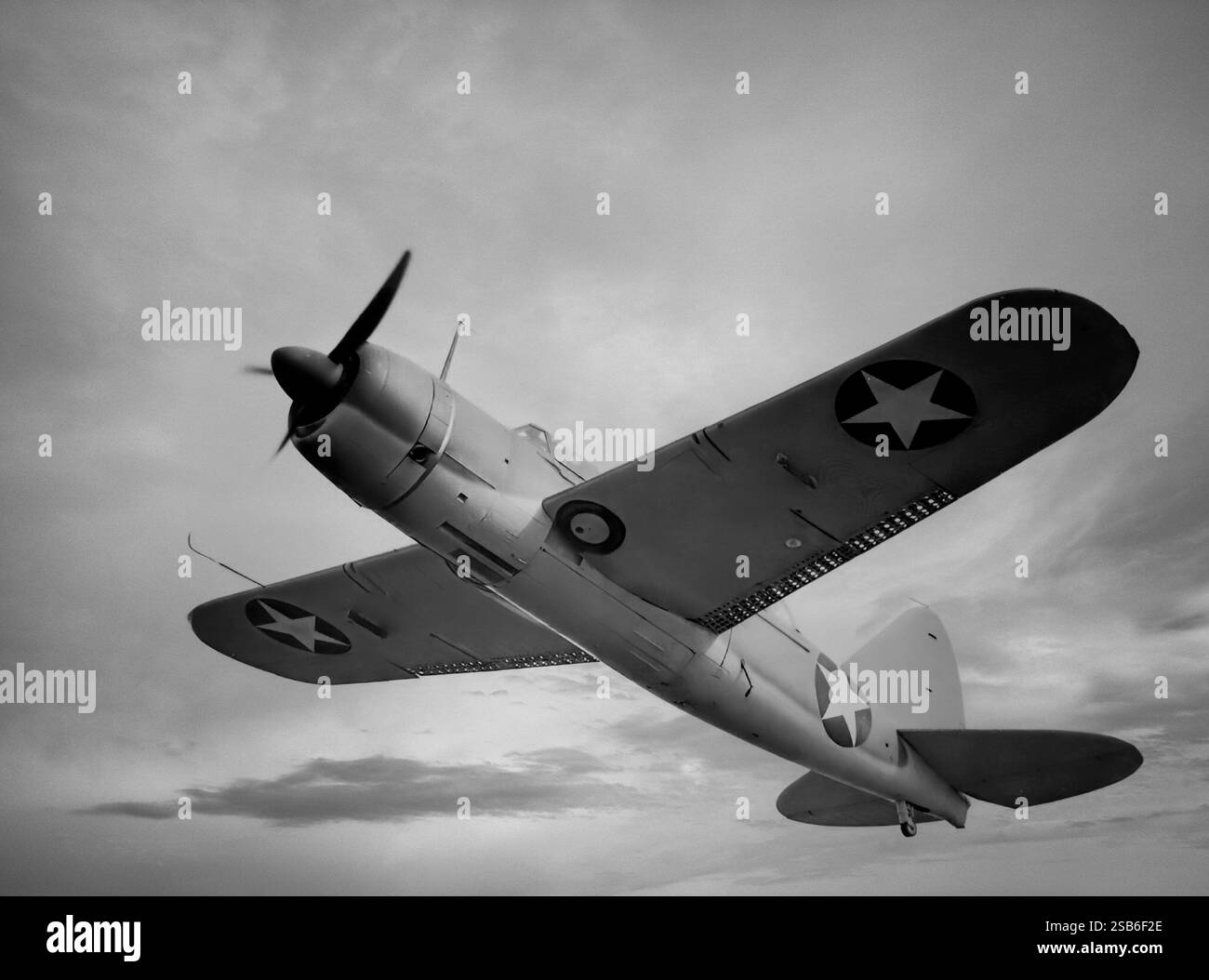 Un Brewster SB2A Buccaneer, noto anche come Brewster Bermuda. Un bombardiere da ricognizione costruito per la United States Navy tra il 1942 e il 1944, fu anche fornito alla Royal Air Force (RAF), alle United States Army Air Forces e agli United States Marine Corps. Il Buccaneer era sottopotenziato e mal costruito, e tutti i suoi operatori lo consideravano inadatto al combattimento. Molti dei velivoli completati furono demoliti senza entrare in servizio, ma un numero trovato uso in ruoli non di combattimento come rimorchiatori bersaglio e addestratori. Foto Stock