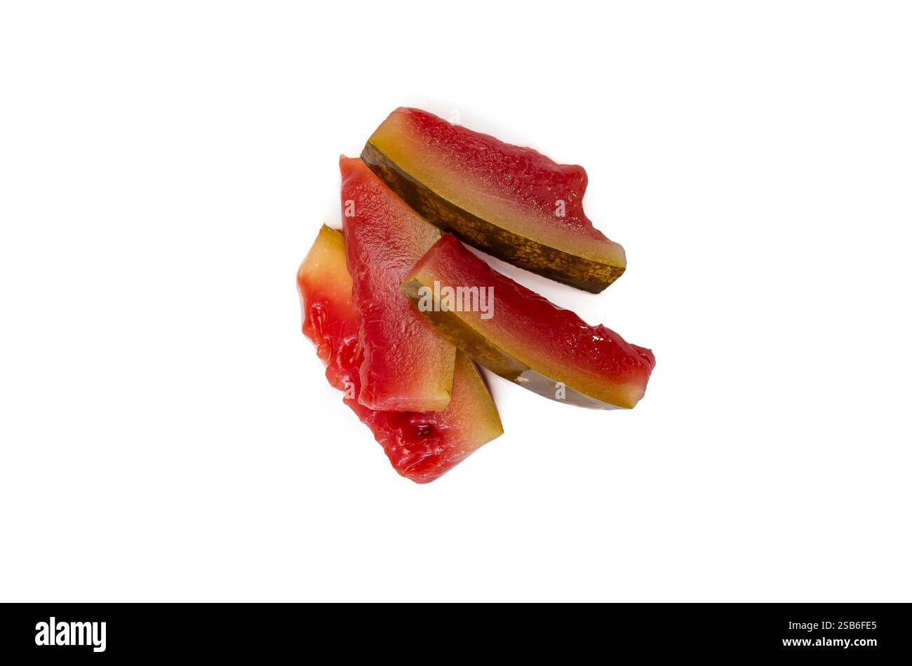 Fette di anguria sottaceto impilate e isolate su bianco Foto Stock