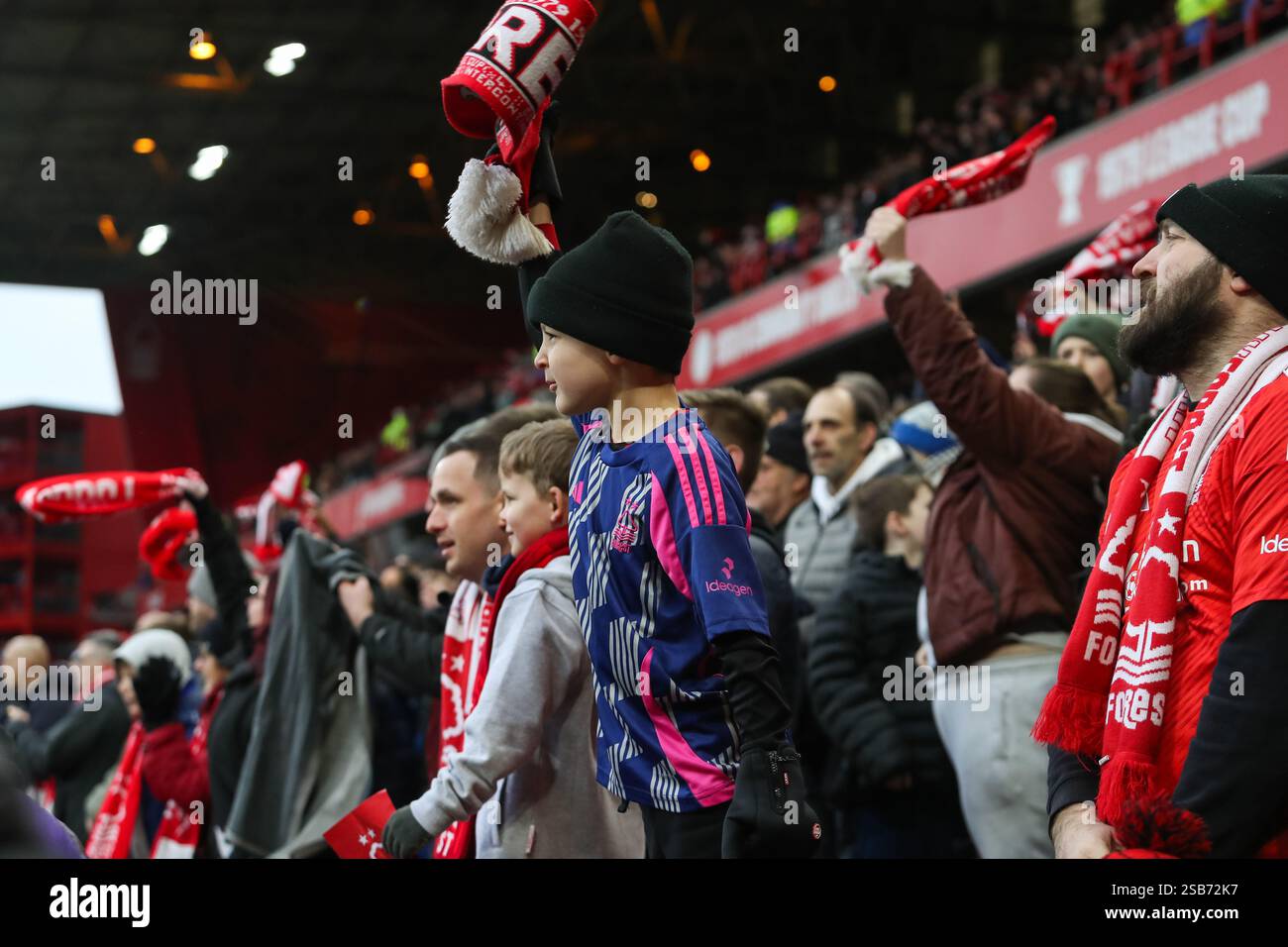 Nottingham, Regno Unito. 1 febbraio 2025. Tifosi del Nottingham Forest durante la partita di Nottingham Forest FC contro Brighton & Hove Albion FC English Premier League al City Ground, Nottingham, Inghilterra, Regno Unito il 1° febbraio 2025 Credit: Lee Keuneke/Every Second Media Credit: Every Second Media/Alamy Live News Foto Stock