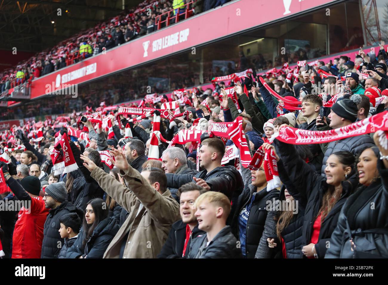 Nottingham, Regno Unito. 1 febbraio 2025. Tifosi del Nottingham Forest durante la partita di Nottingham Forest FC contro Brighton & Hove Albion FC English Premier League al City Ground, Nottingham, Inghilterra, Regno Unito il 1° febbraio 2025 Credit: Lee Keuneke/Every Second Media Credit: Every Second Media/Alamy Live News Foto Stock
