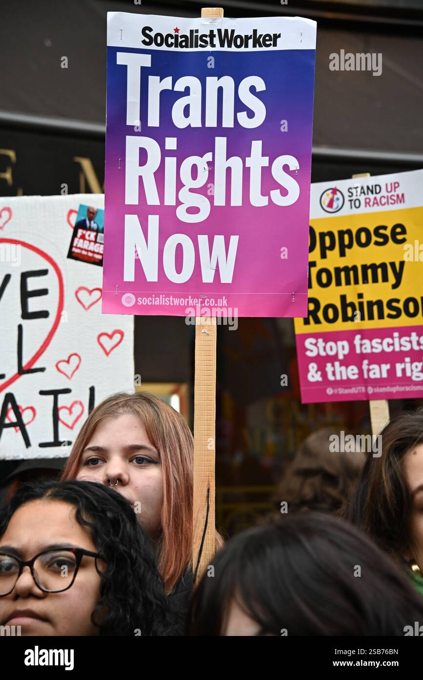 LONDRA, REGNO UNITO. 1 febbraio 2025. Rally e march, Stand Up to Racism, e i sindacati hanno sostenuto la manifestazione nazionale contro l'estrema destra sabato 1 febbraio 2025. Di mobilitarci contro i sostenitori di Tommy Robinson in questo momento cruciale in St James Street, al largo di Piccadilly, Londra, Regno Unito. (Foto di 李世惠/SEE li/Picture Capital) credito: Vedi li/Picture Capital/Alamy Live News Foto Stock