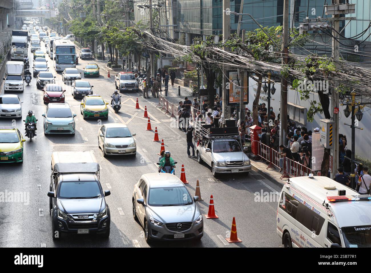 Bangkok, Thailandia. 1 febbraio 2025. BANGKOK, THAILANDIA 1 febbraio 2025 - gli attivisti hanno tenuto un evento chiamato "4 anni di colpo di stato in Myanmar, 4 anni di massacro" davanti all'ambasciata del Myanmar in Thailandia. (Foto di Teera Noisakran/Sipa USA) credito: SIPA USA/Alamy Live News Foto Stock