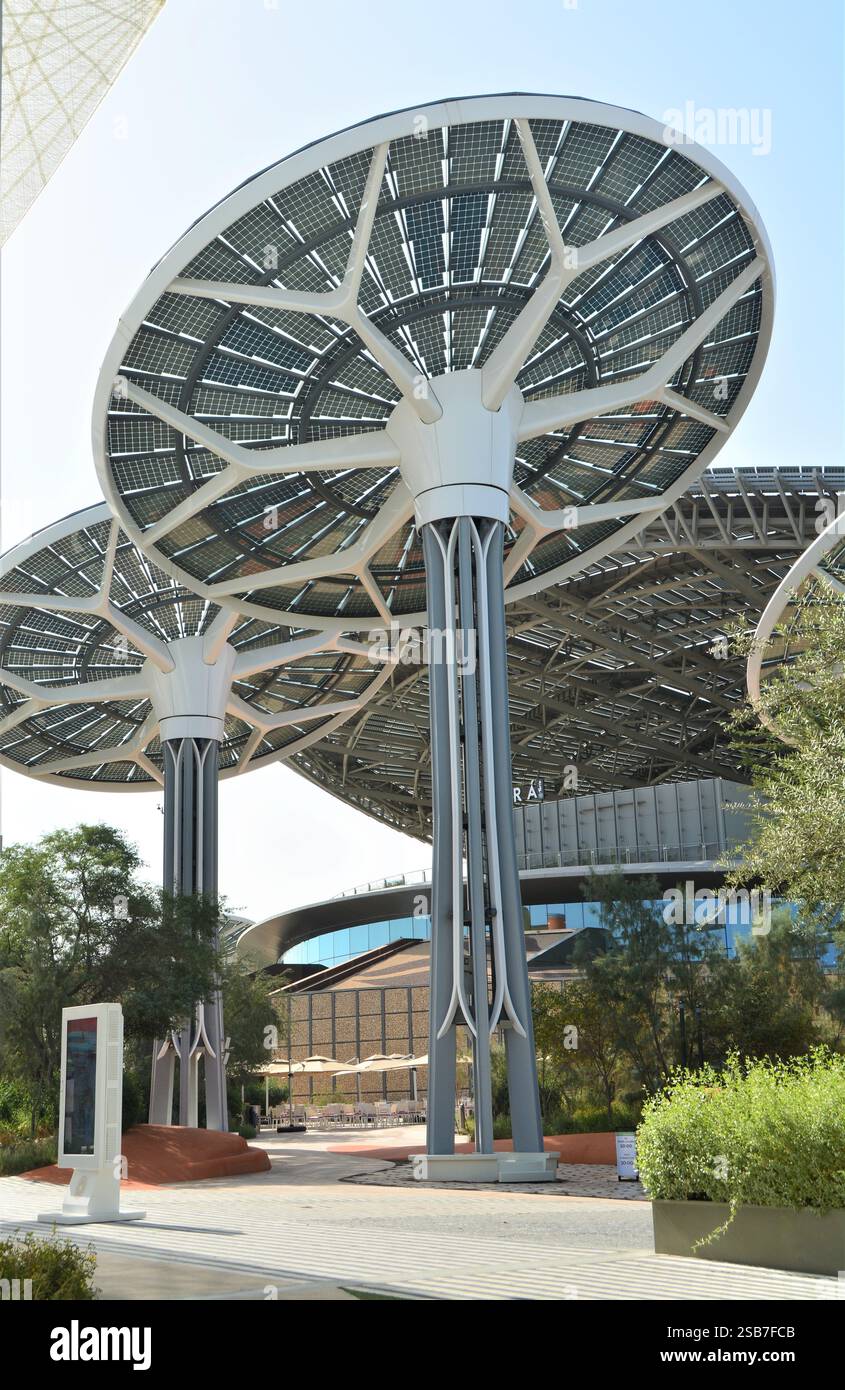 Terra Sustainability Pavilion all'EXPO 2020 DI DUBAI, inaugurato il 1° ottobre 2021 a causa della pandemia di Covid-19 e terminato il 31 marzo 2022 Foto Stock Terra Sustainability Pavilion all'EXPO 2020 DI DUBAI, inaugurato il 1° ottobre 2021 a causa della pandemia di Covid-19 e terminato il 31 marzo 2022 Foto Stock