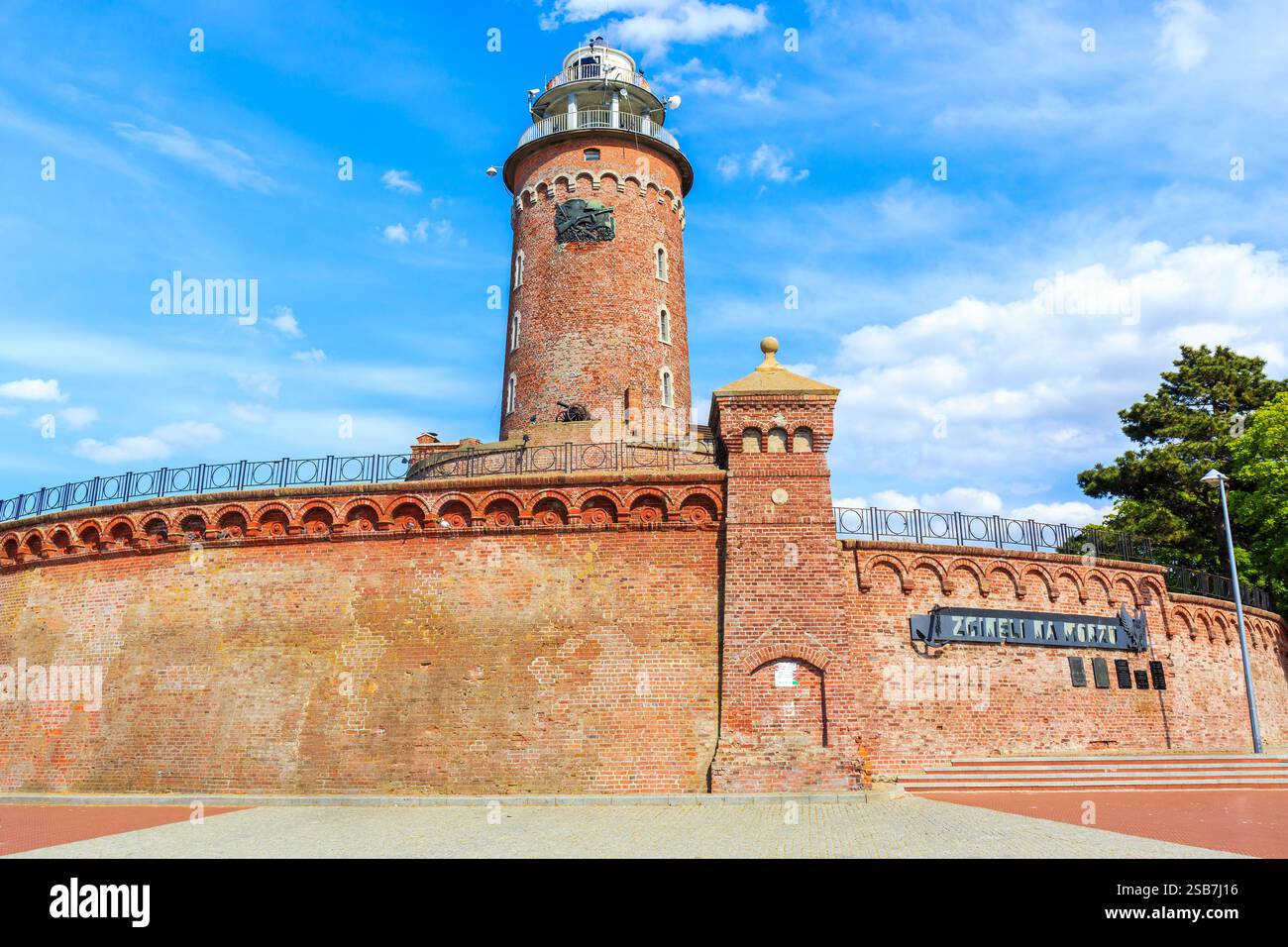 Torre del faro nel porto di Kolobrzeg, costa del Mar Baltico, Polonia Foto Stock