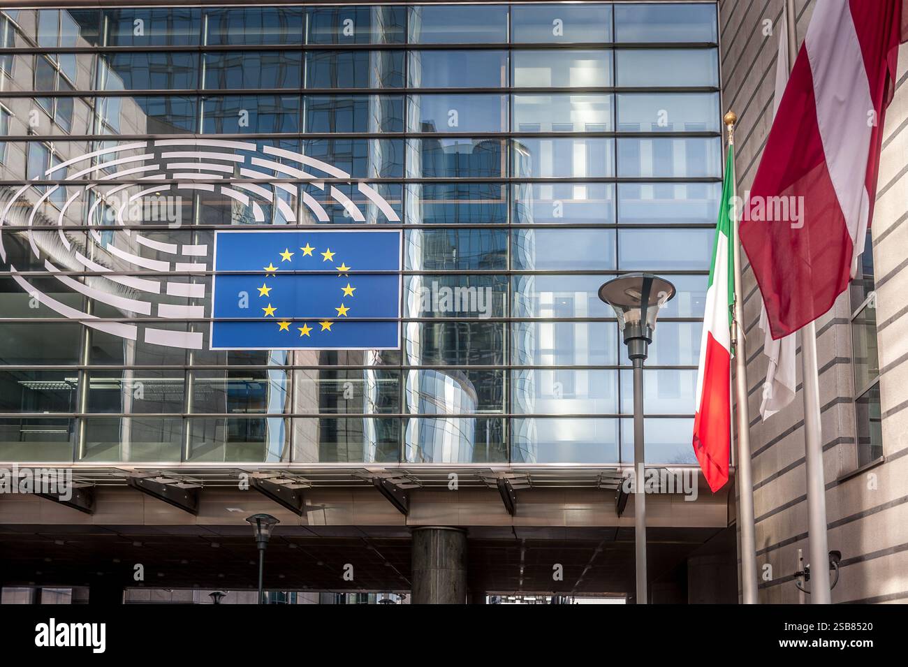 Edificio del Parlamento europeo, Bruxelles, Belgio – architettura moderna e punto di riferimento politico Foto Stock