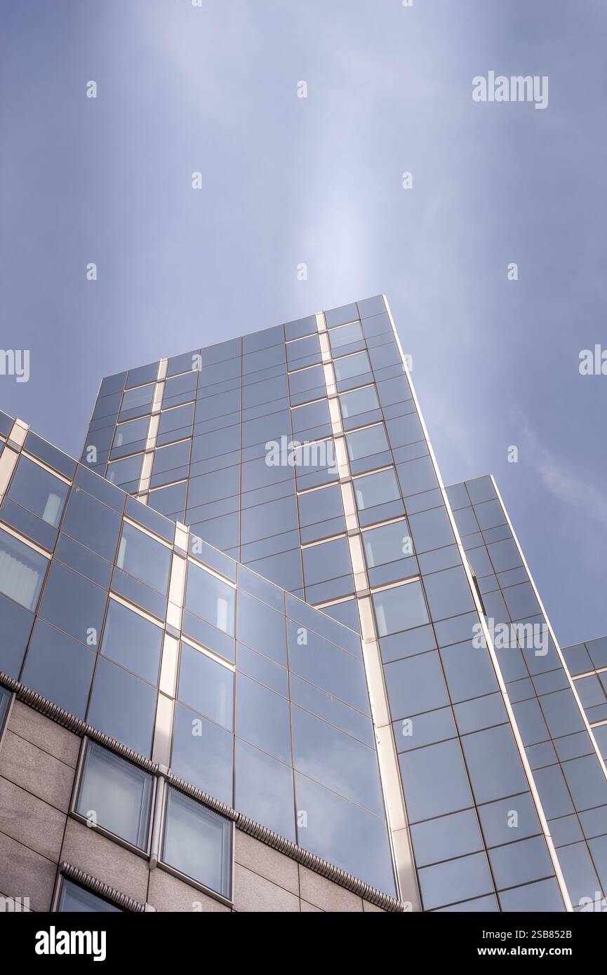 Edificio del Parlamento europeo, Bruxelles, Belgio – architettura moderna e punto di riferimento politico Foto Stock