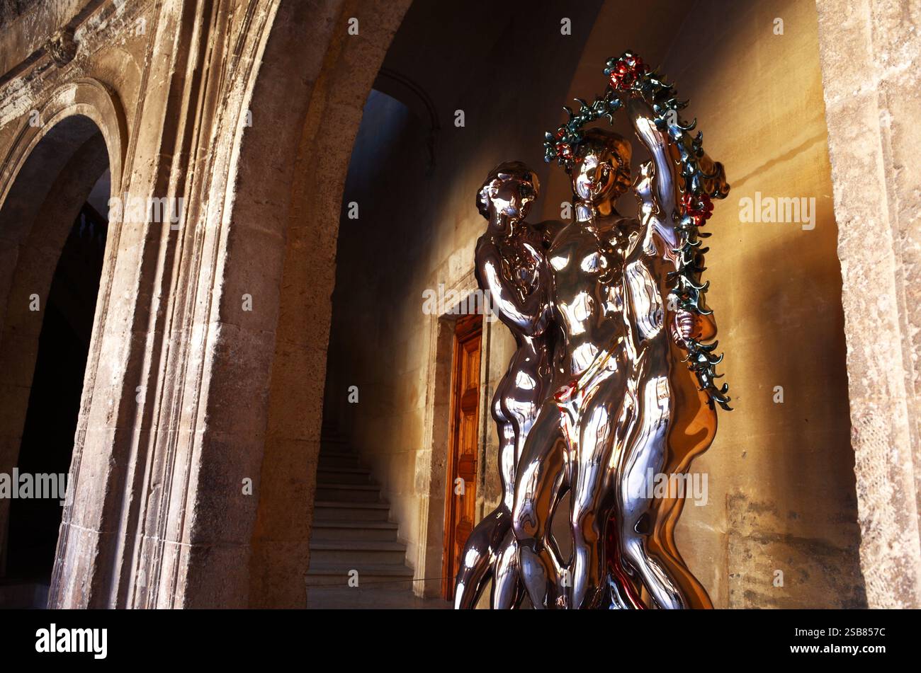 Statua delle tre Grazie dell'artista Jeff Koons alla mostra riflessioni. Picasso Koons all'Alhambra di Granada, Spagna Foto Stock
