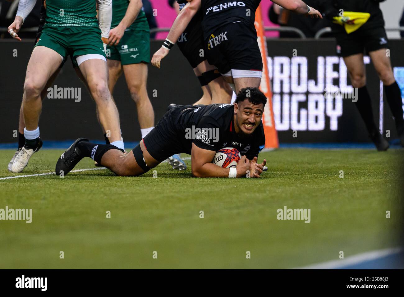 LONDRA, REGNO UNITO. 01 febbraio 25. Garwyn Tuipulotu dei Saracens segna una meta per la sua squadra durante la Premiership Rugby Cup Saracens Men vs Ealing Trailfinders allo Stonex Stadium sabato 1 febbraio 2025. LONDRA, INGHILTERRA. Crediti: Taka G Wu/Alamy Live News Foto Stock