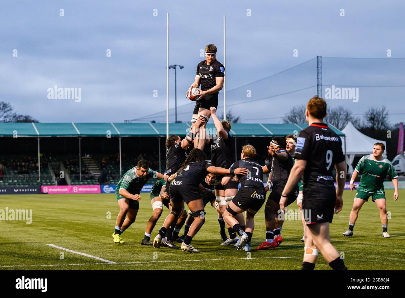 LONDRA, REGNO UNITO. 01 febbraio 25. Max Eke dei Saracens (centro) in azione durante la Premiership Rugby Cup Saracens Men vs Ealing Trailfinders allo Stonex Stadium sabato 1 febbraio 2025. LONDRA, INGHILTERRA. Crediti: Taka G Wu/Alamy Live News Foto Stock