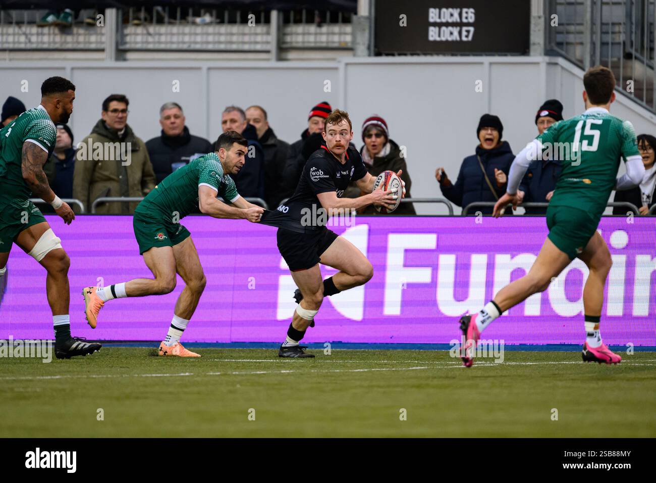 LONDRA, REGNO UNITO. 01 febbraio 25. Gareth Simpson dei Saracens (a destra) in azione durante la Premiership Rugby Cup Saracens Men vs Ealing Trailfinders allo Stonex Stadium sabato 1 febbraio 2025. LONDRA, INGHILTERRA. Crediti: Taka G Wu/Alamy Live News Foto Stock