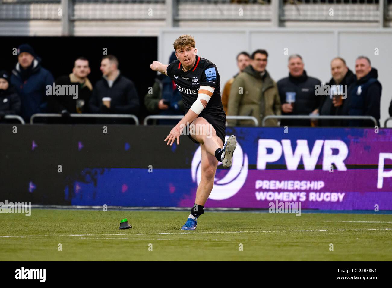 LONDRA, REGNO UNITO. 01 febbraio 25. Jouie Johnson dei Saracens prende un calcio di conversione durante la Premiership Rugby Cup Saracens Men vs Ealing Trailfinders allo Stonex Stadium sabato 1 febbraio 2025. LONDRA, INGHILTERRA. Crediti: Taka G Wu/Alamy Live News Foto Stock